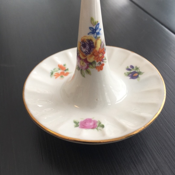 Vintage PORCELAIN FLORAL CROWN Ring and trinket dish. - Picture 2 of 5
